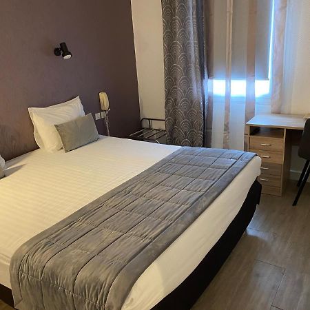 Location Chambres Hotel Joly Dun-le-Palestel Bagian luar foto
