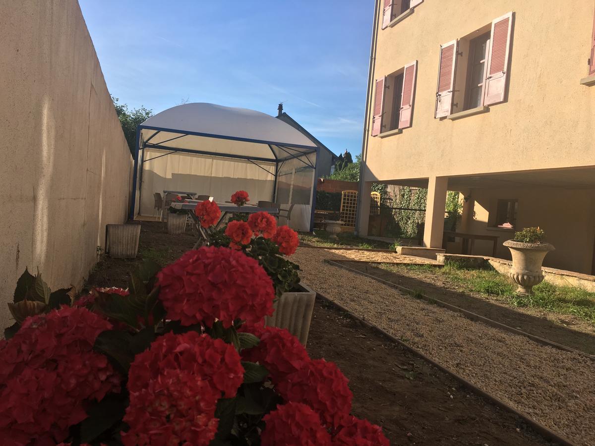 Location Chambres Hotel Joly Dun-le-Palestel Bagian luar foto